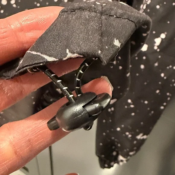 Carbon Hype Windbreaker Black and White Splatter Design Pullover. Size L - Picture 7 of 8